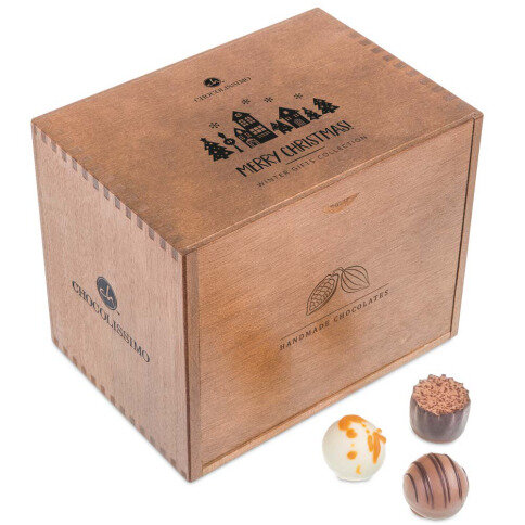 chocolate pralines in a wooden box, Christmas pralines, Christmas chocolate box, wooden box for Christmas, milk chocolate for Christmas