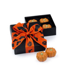 Halloween package covers 4 delicious, orange chocolate pumpkins. 
