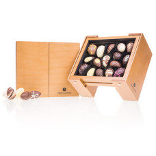 Elegance box of Easter chocolates
